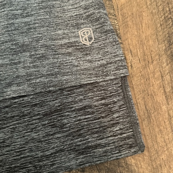 Born Primitive the captivate muscle tea Heather Gray size medium NWT in bag - Picture 6 of 7